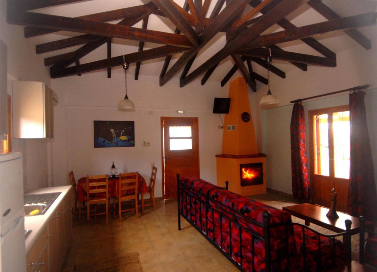 Mikro Xorio Vathi  Bagian luar foto