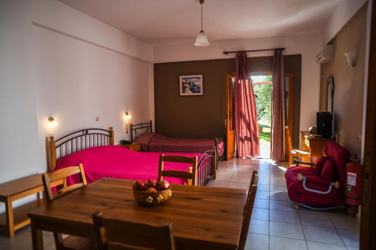 Mikro Xorio Vathi  Bagian luar foto